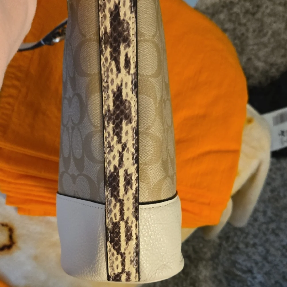 Coach Beige and White Signature Shoulder Bag - Picture 5 of 16
